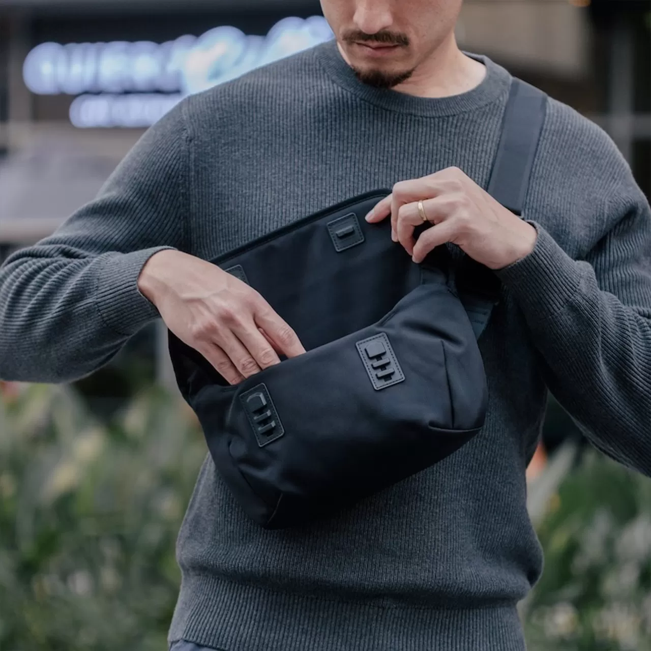 DAYFARER Sling 2L Black